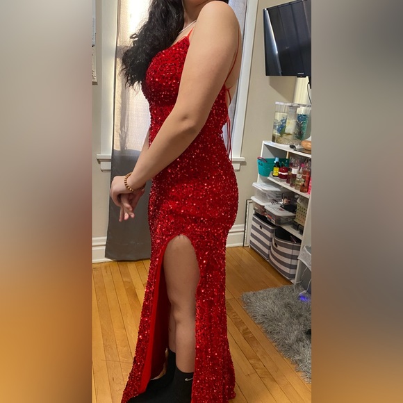 Gorgeous ruby red sequin prom dress, lined with a satin material - Picture 2 of 4